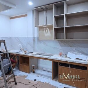 proses pemasangan kitchen set di rumah klien