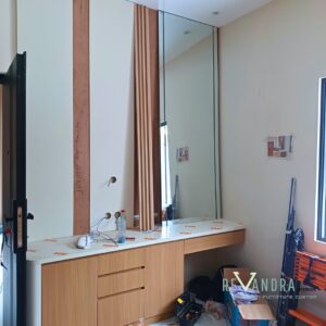 Desain kamar anak modern dengan lemari full height