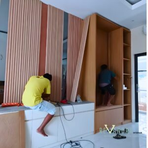 Desain Kamar Tidur Mewah Modern dengan Built-In Furniture