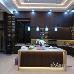 Desain Kitchen Set Modern Mewah dengan Nuansa Gelap