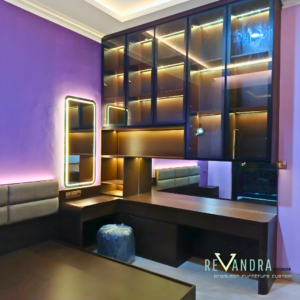 Desain Kamar Anak Perempuan Modern dengan Furniture Custom