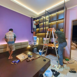 Desain Kamar Anak Perempuan Modern dengan Furniture Custom