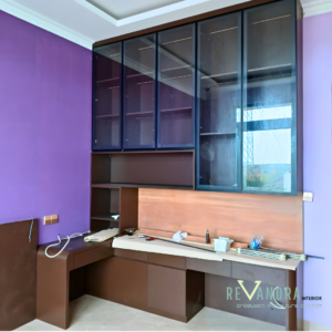 Desain Kamar Anak Perempuan Modern dengan Furniture Custom