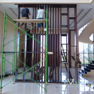 Sekat Ruangan Minimalis dengan Bilah Vertikal