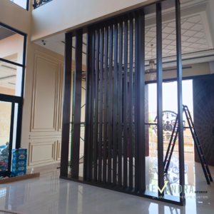 Sekat Ruangan Minimalis dengan Bilah Vertikal